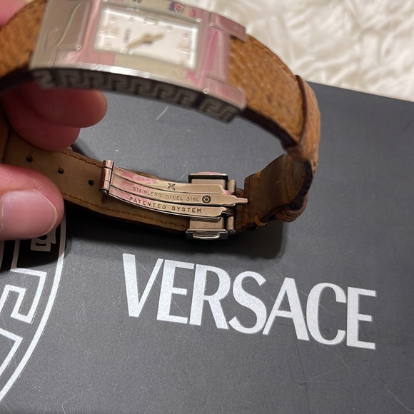 Versace women’s water resistant watch 17mm - Picture 13 of 16